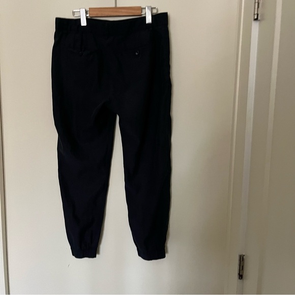 Vince Cropped Silky Cupro Joggers - Picture 5 of 8
